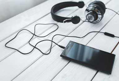 意甲：米兰1比1战平佛罗伦萨，赛后媒体点名批评了埃斯图皮尼安的表现